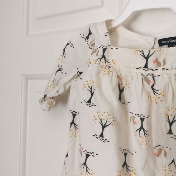3/$15 Gap baby girl blouse 0-3 m - Picture 2 of 4